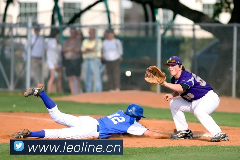 足球直播在线免费观看：英超焦点战全程高清解说